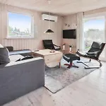 Jakko - 2-6km From The Sea By Interhome Feriehus *